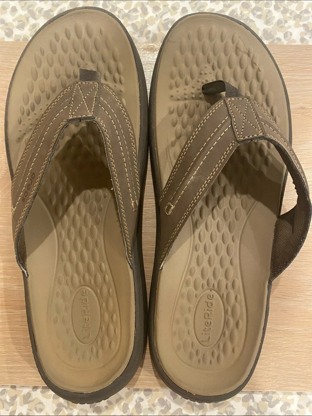 CROCS Men’s Size 10 Brown Textured Footbed Flip-Flop Sandals